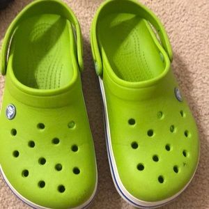 Crocs classic green with blue stripe